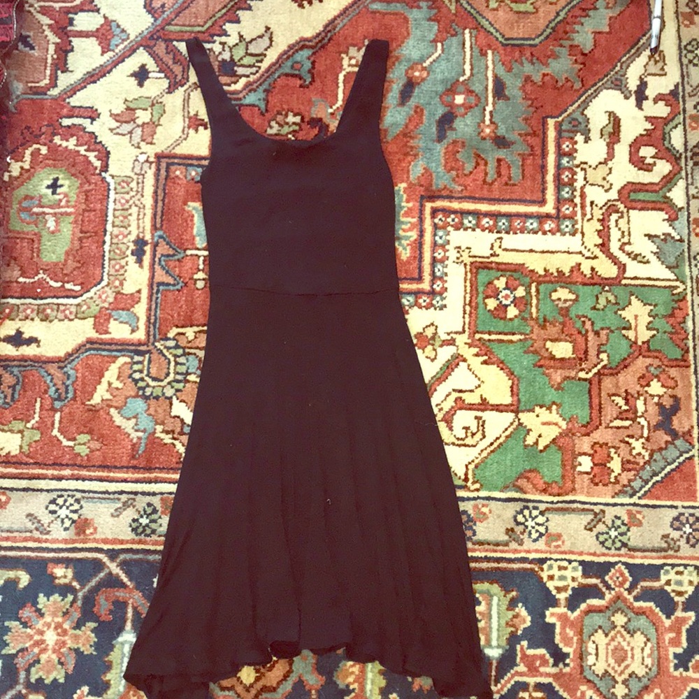 Black chic dress with open back crosses
